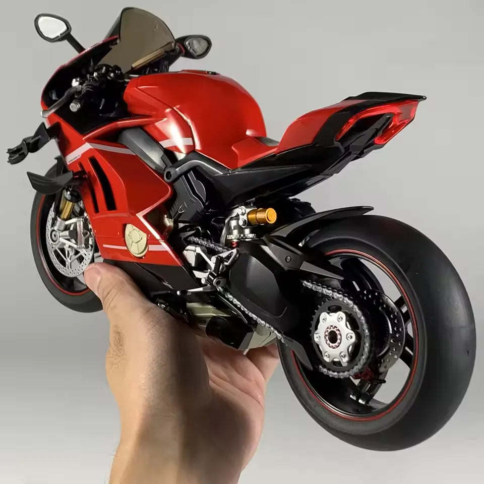 1:7 Ducati V4S Alloy Model - Chain Drive & Smoke Effect