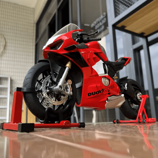 1:6 Ducati V4R Racing Diecast Model